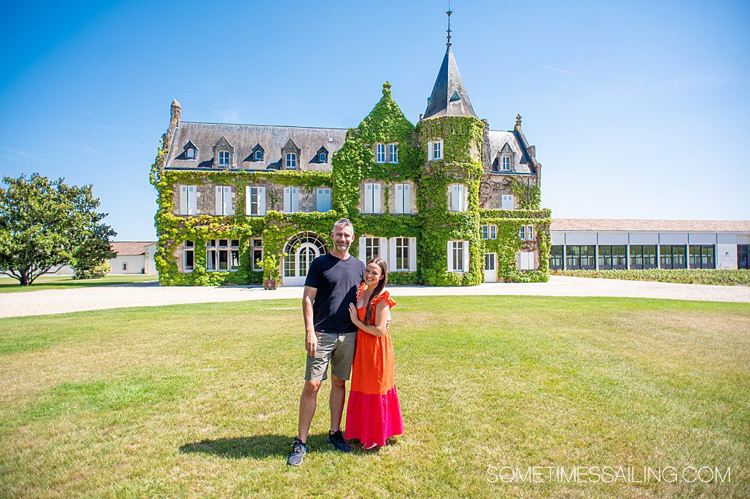 Couple in front of a castle covered with ivy during a Bordeaux River Cruise excursion.