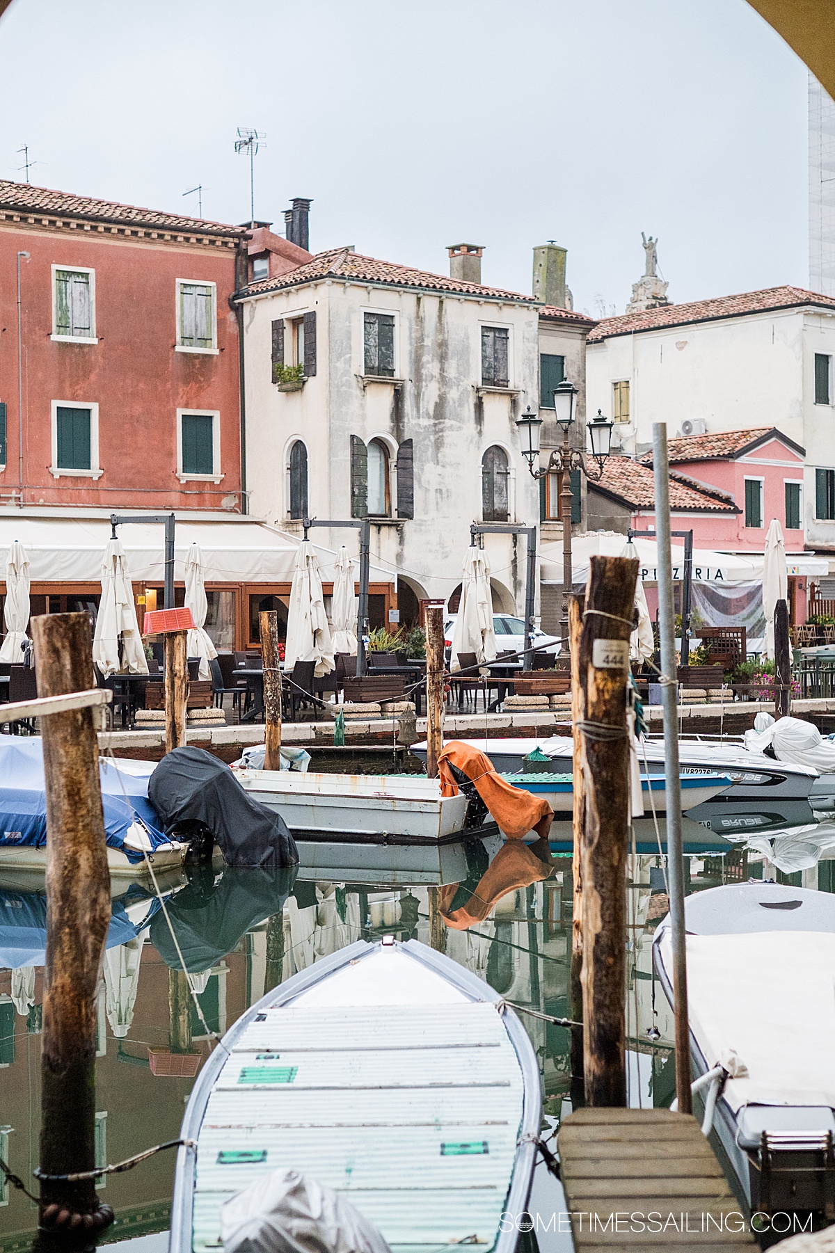 Canal Vena in Chioggia, Italy, with colorful buildings and boats in the water.